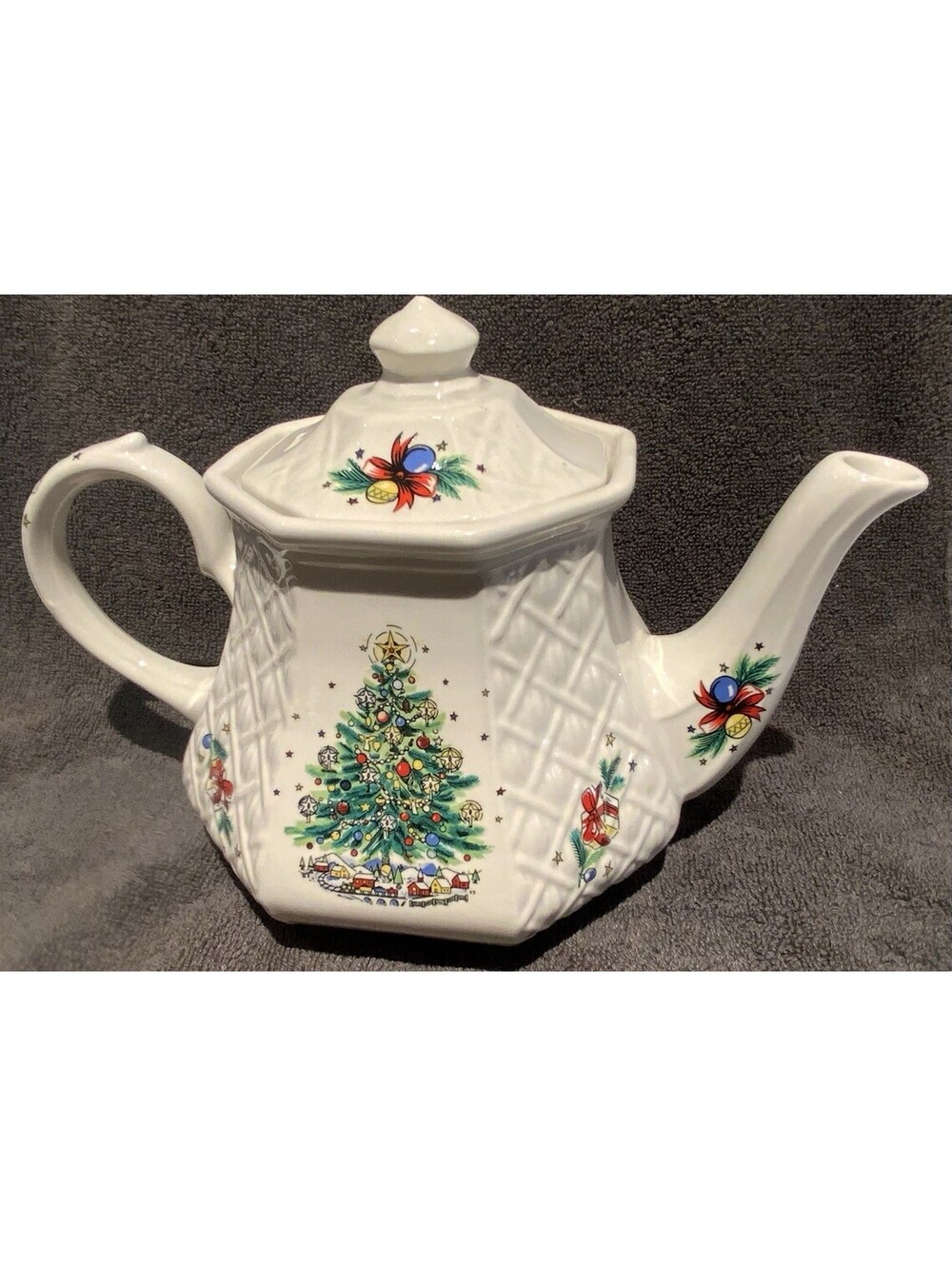 Vintage James Sadler & Sons English Porcelain ‘Christmas Eve’ Teapot w/Lid 6.5”H